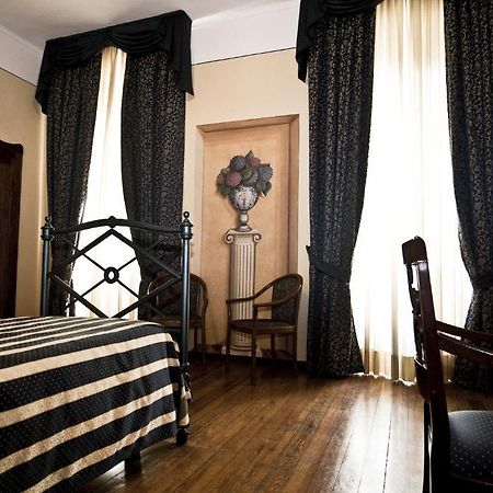 Hotel Regina Пинероло Стая снимка